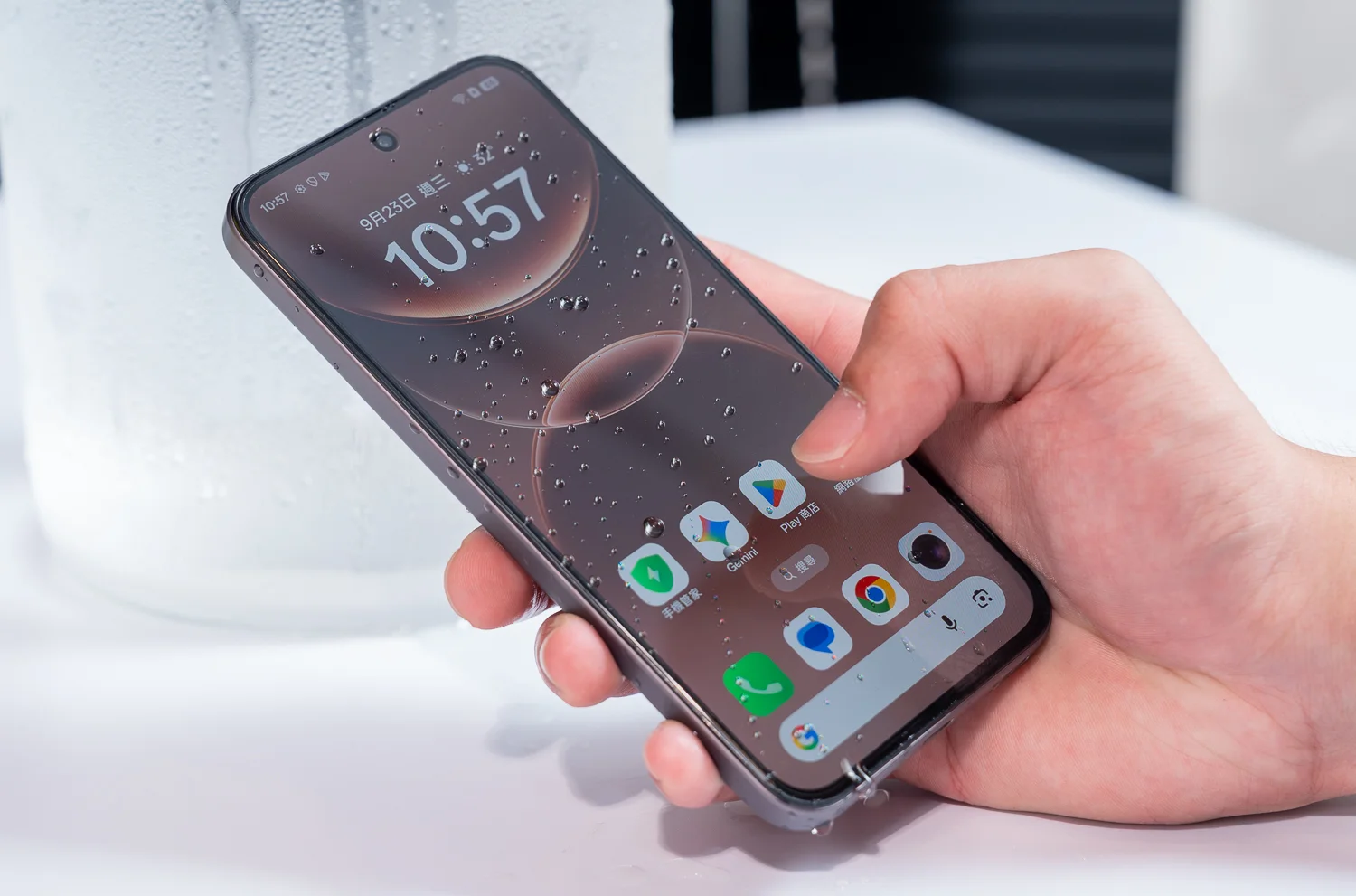 OPPO A7 Pro Max、A7 Pro 台灣上市：10000mAh 大電池、IP69K 防水，售價 13,990 元起 09 OPPO A7 Pro 系列支援到暴雨觸控，可抵禦高達 1000 mmh 極端降雨