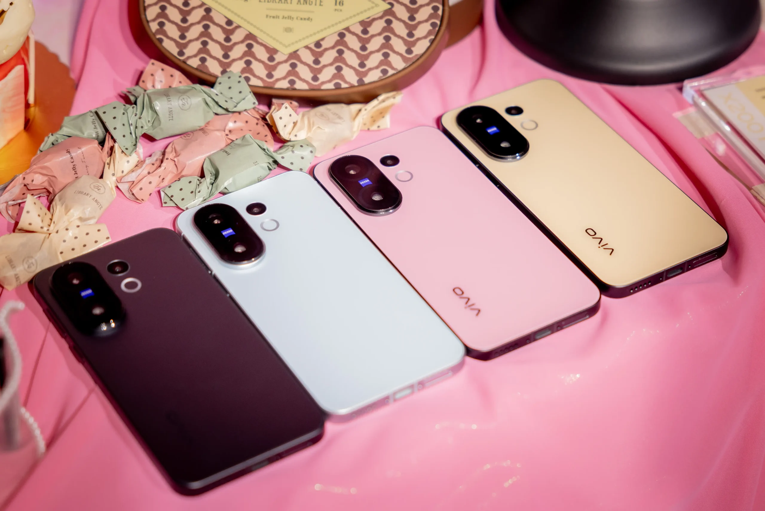 2C6A2051 scaled vivo X200 FE 上市:承襲旗艦 6,500mAh 大電量、售價 26,990 2C6A2051 scaled