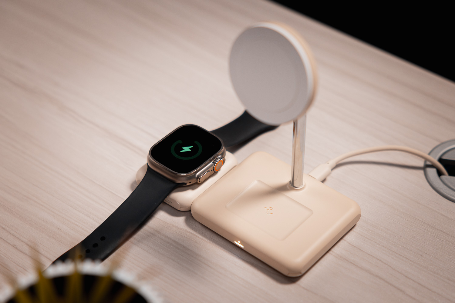 【iPhone 必看】Qi2 快充：Allite 磁吸無線座充、車用 MagSafe 2C6A9057