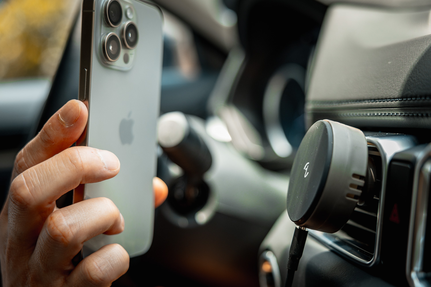 【iPhone 必看】Qi2 快充：Allite 磁吸無線座充、車用 MagSafe 2C6A9225