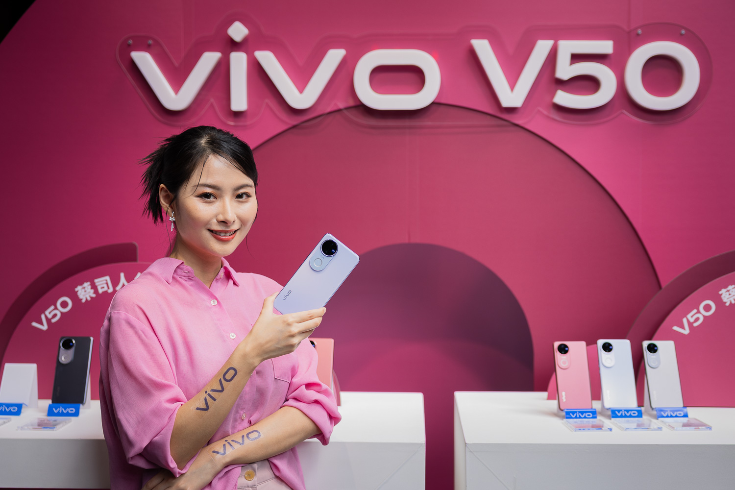 2C6A9734 vivo V50 新機上市:6000mAh 大電量、性能兼具的中階人像手機 2C6A9734