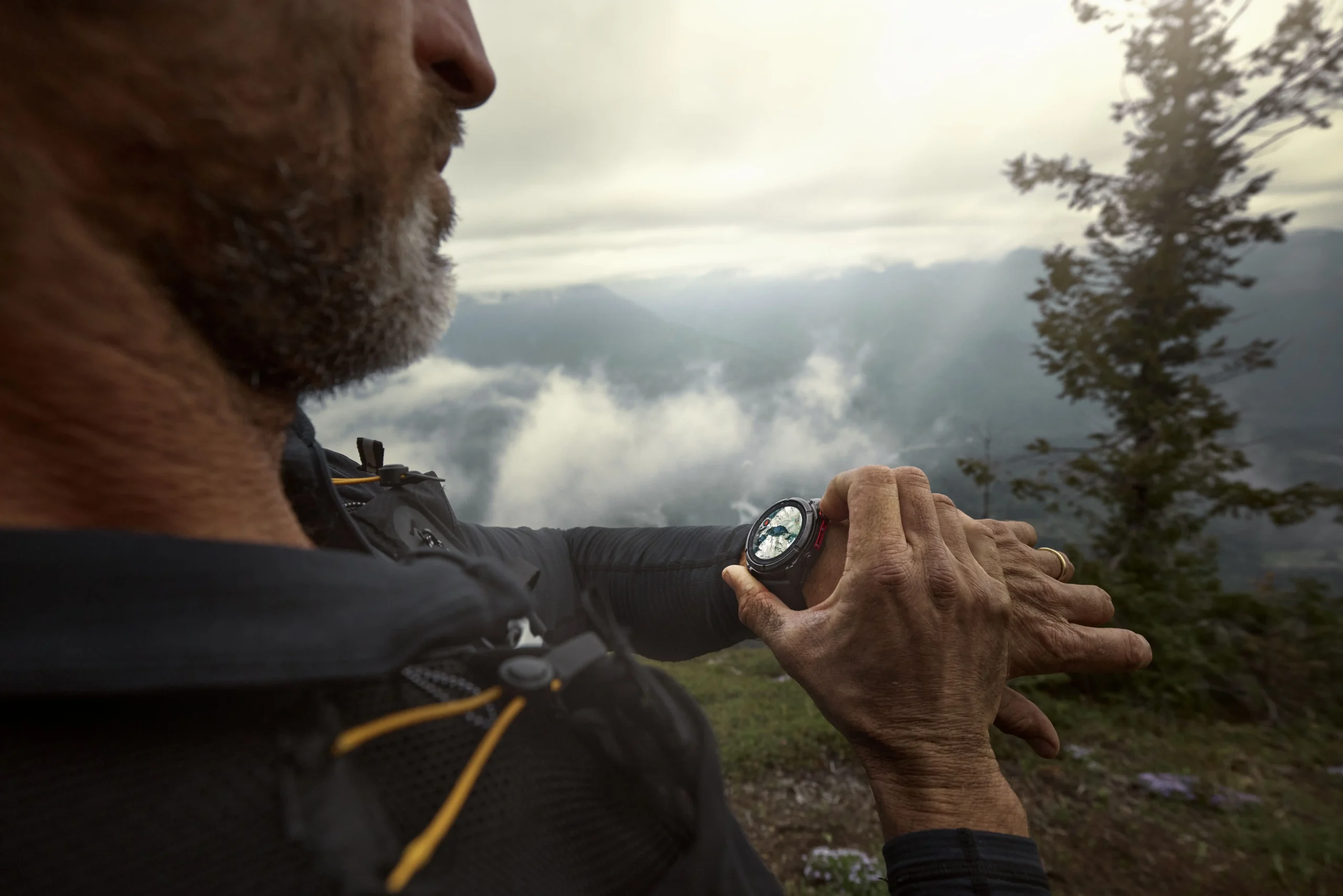 Garmin fēnix 8 Pro 系列登場：全球首款 MicroLED 智慧錶，支援 inReach 衛星通訊 3. fenix 8 Pro集結多項突破性創新，搭載獨家的inReach通訊科技，實現「SOS ON YOUR WRIST」服務jpg scaled