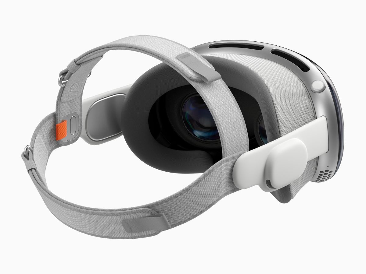 Apple Vision Pro availability back angle Apple Vision Pro 美國開賣及預購日期出爐!售價維持 3,499 鎂 Apple Vision Pro availability back angle