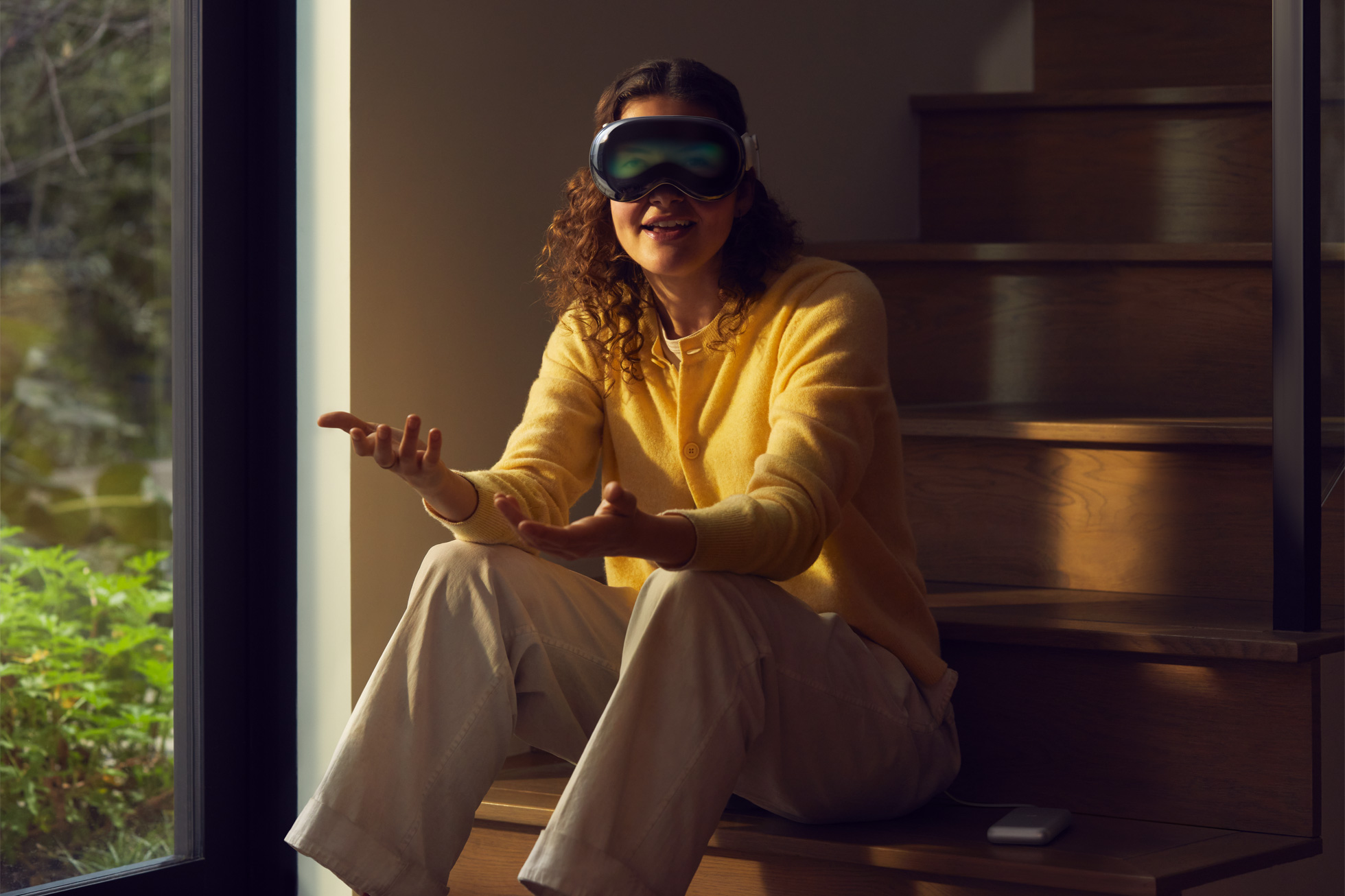 CES 2024 看點：AI PC、透明電視元年？ Apple WWCD23 Vision Pro lifestyle with battery FaceTime 230605
