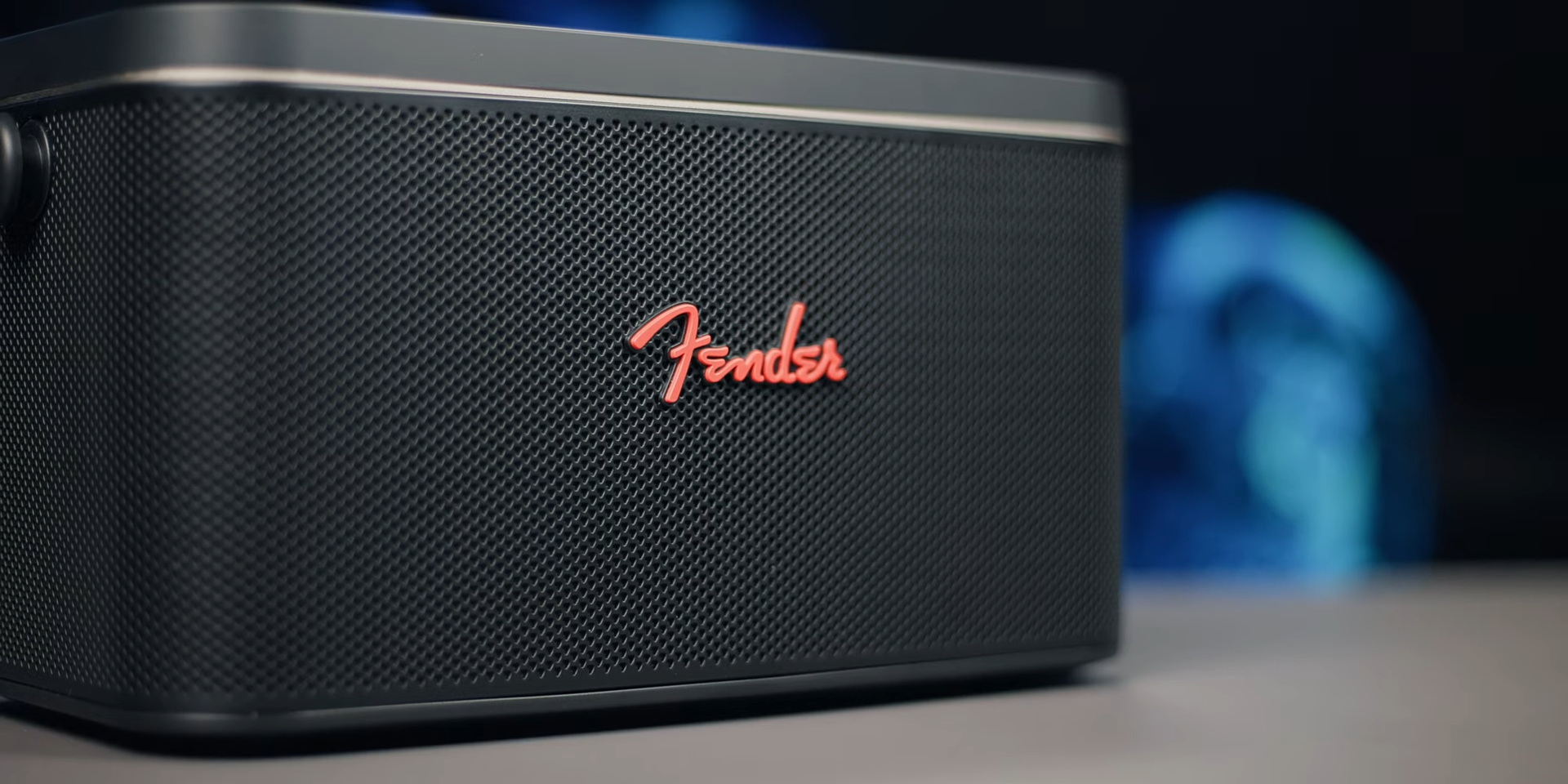 【評測】Fender RIFF 藍牙喇叭：以電吉他為靈感打造的藍牙喇叭 Fender RIFF side close shot