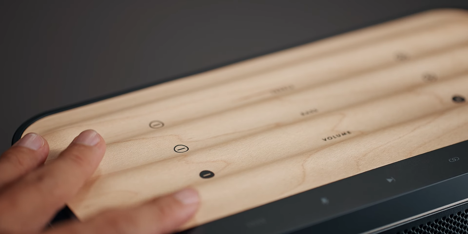 【評測】Fender RIFF 藍牙喇叭：以電吉他為靈感打造的藍牙喇叭 Fender RIFF wooden panel guitar neck