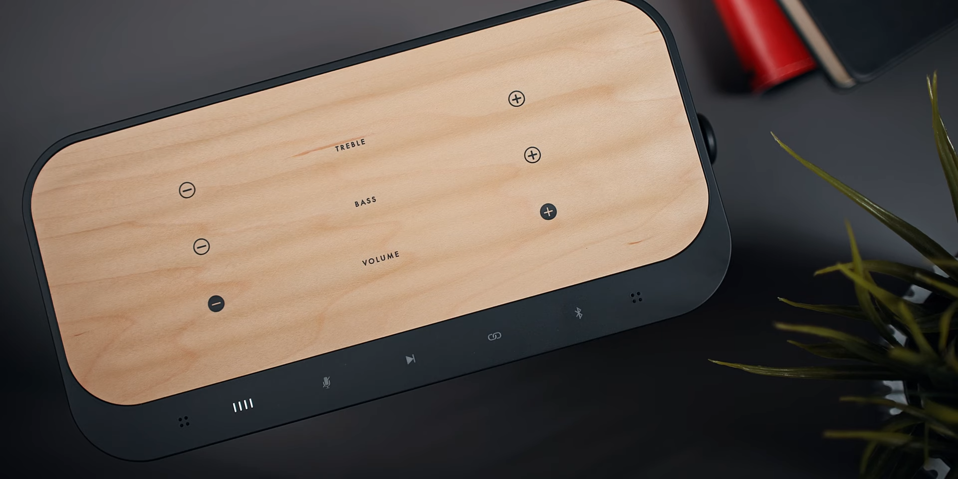 【評測】Fender RIFF 藍牙喇叭：以電吉他為靈感打造的藍牙喇叭 Fender RIFF wooden panel