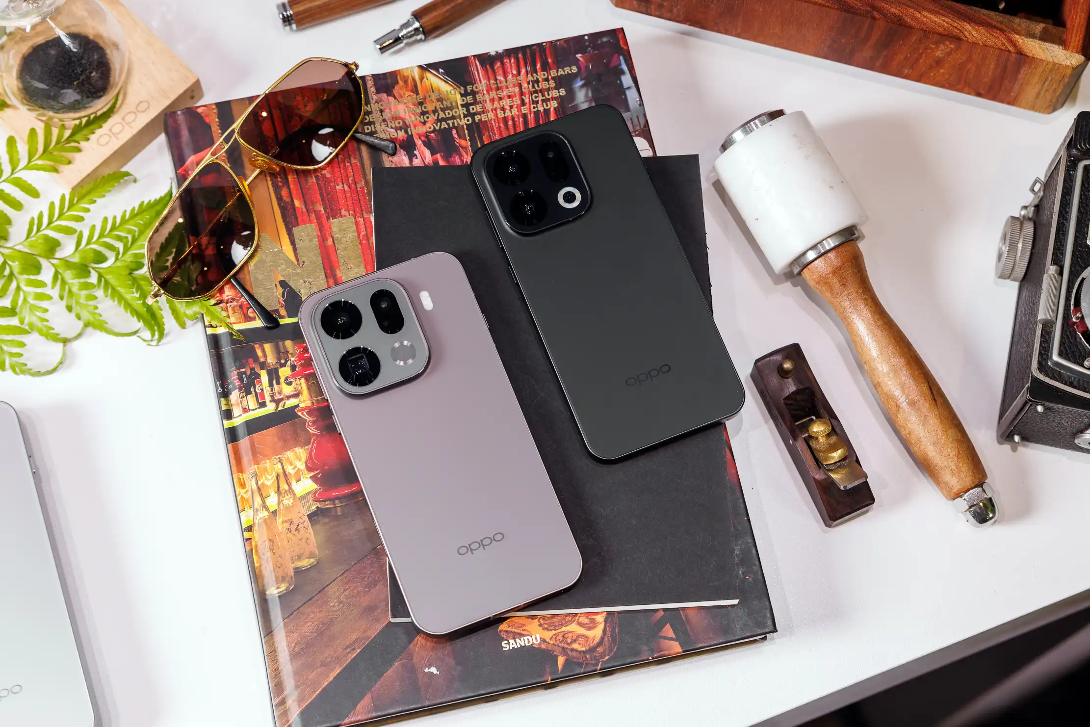 OPPO Find X9 系列登台｜2 億畫素哈蘇長焦、天璣 9500、7500mAh 超強旅拍旗艦 Find X9 系列在機身設計上全面革新，以方形極簡設計帶來煥新的鏡頭語言，更高雅、精緻