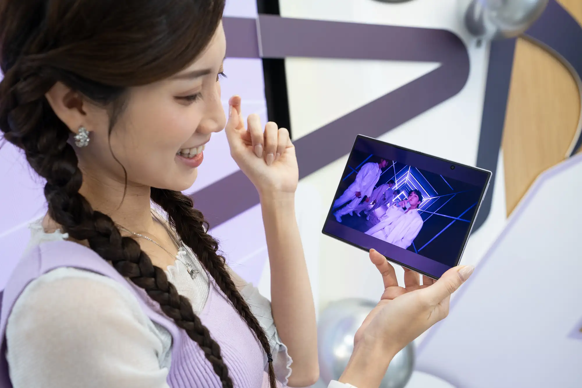 三星 Galaxy Z Fold8 Ultra、Fold8、Flip8 發表：三款摺疊新機有哪些升級？ Galaxy Z Fold8以全新螢幕4比3比例現身，從日常社群互動到影音娛樂，皆能享受最沉浸的觀看體驗 1