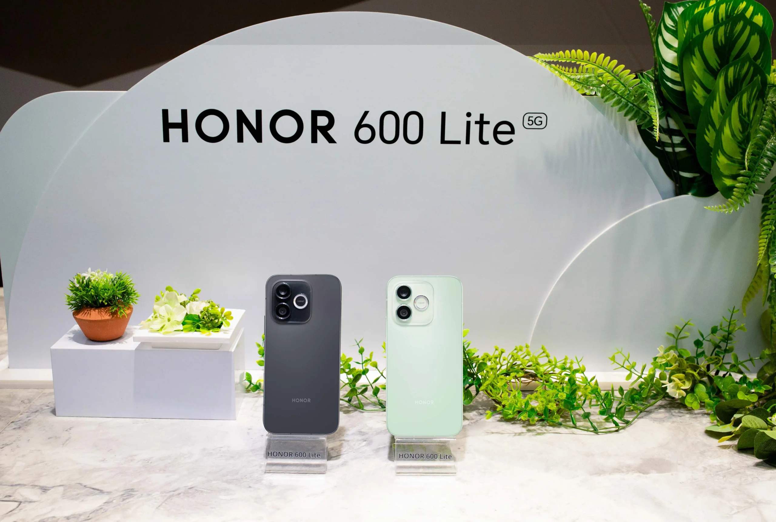 HONOR 攜手味全龍站上大巨蛋！600 Lite、600S 售價、規格、開賣時間一次看 HONOR 600 Lite主打億級畫素鏡頭，擁有旗艦級美學工藝與6500尼特頂級護眼螢幕。 scaled