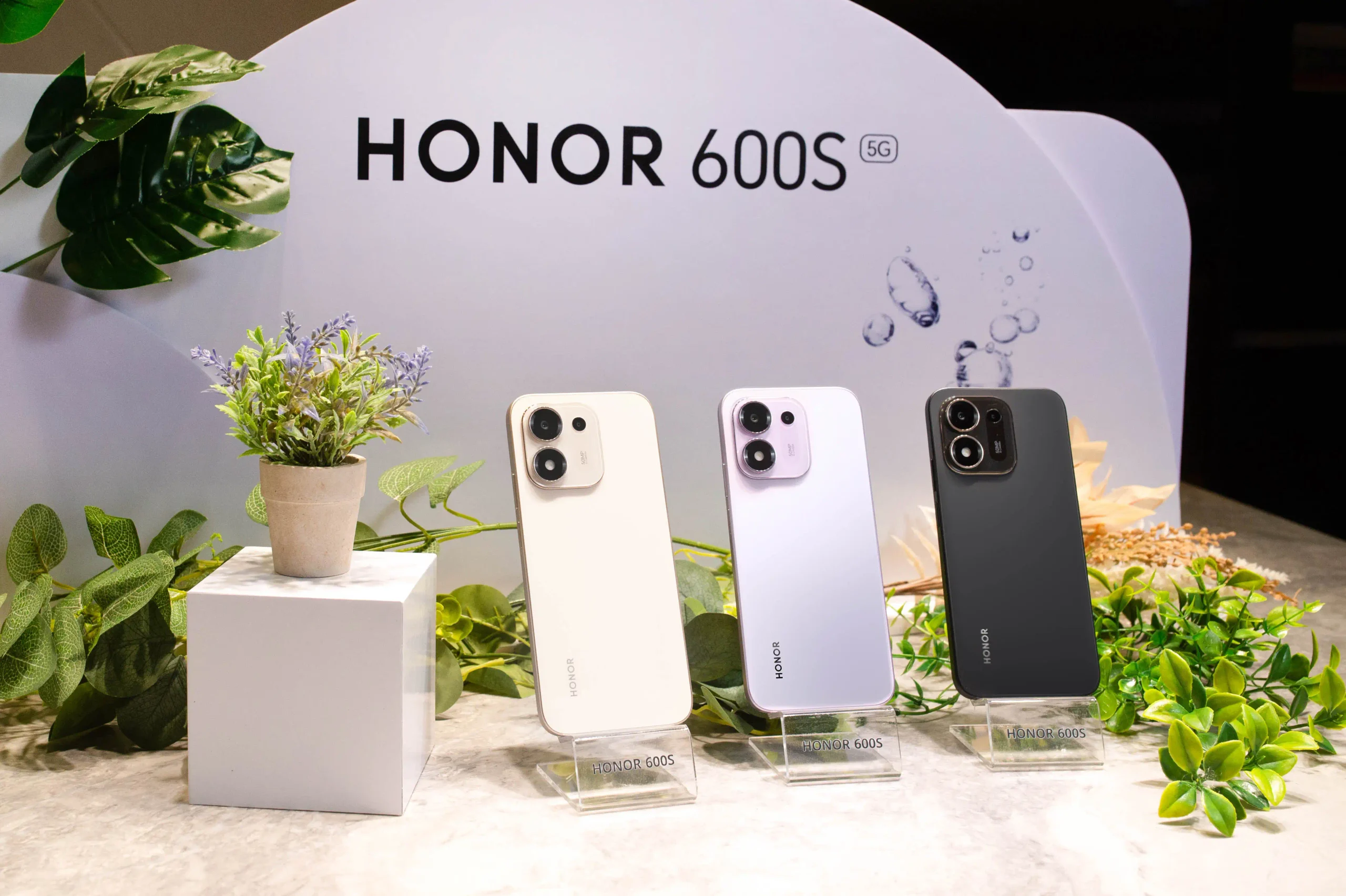 HONOR 攜手味全龍站上大巨蛋！600 Lite、600S 售價、規格、開賣時間一次看 HONOR 600S擁有SGS頂級三防與極致續航，搭載同級超大8100mAh電量。 scaled