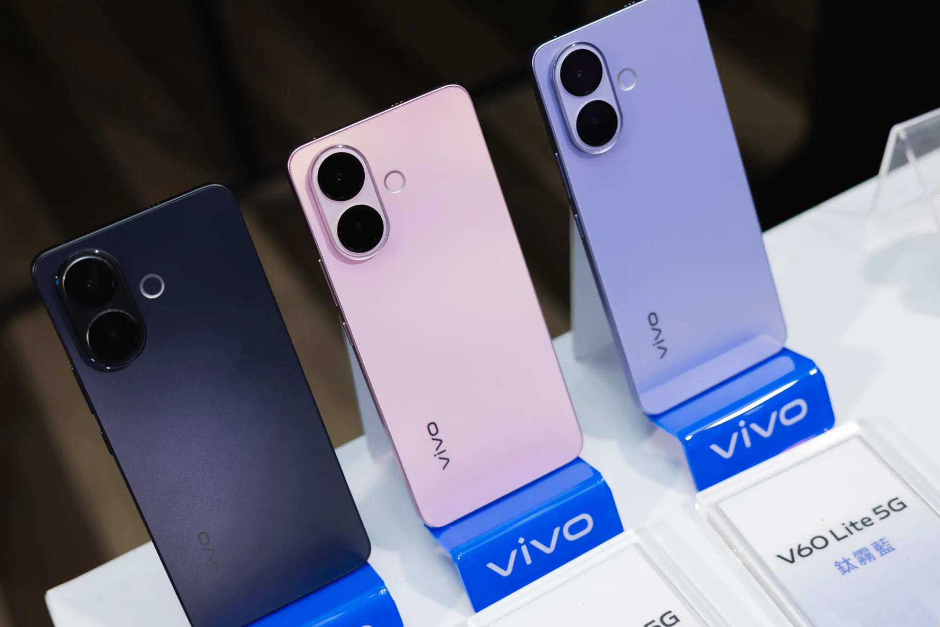 IMG 3400 vivo V60 台灣發表:蔡司潛望長焦下放、聯名 POP MART ZSIGA IMG 3400