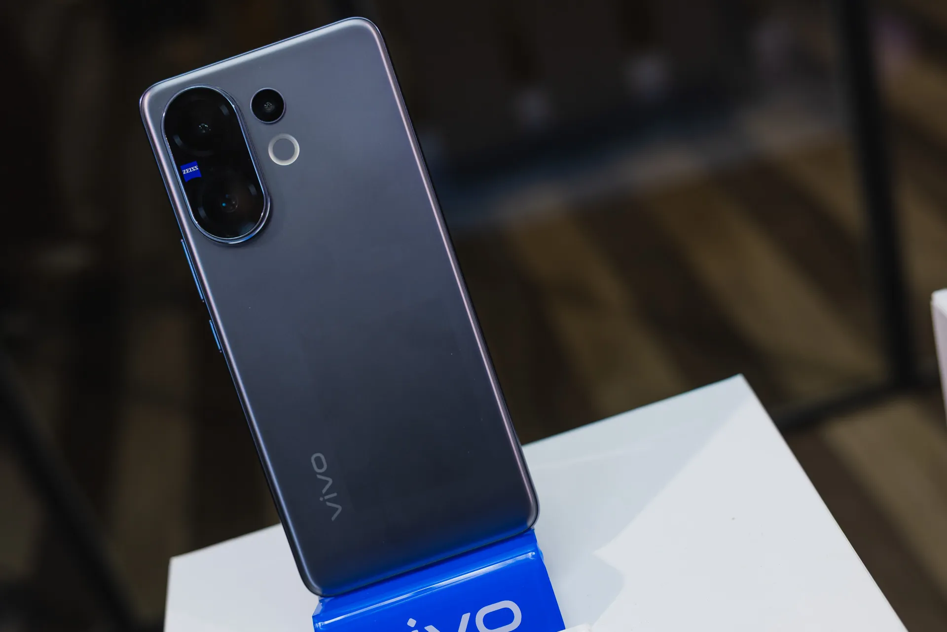 IMG 3408 vivo V60 台灣發表:蔡司潛望長焦下放、聯名 POP MART ZSIGA IMG 3408