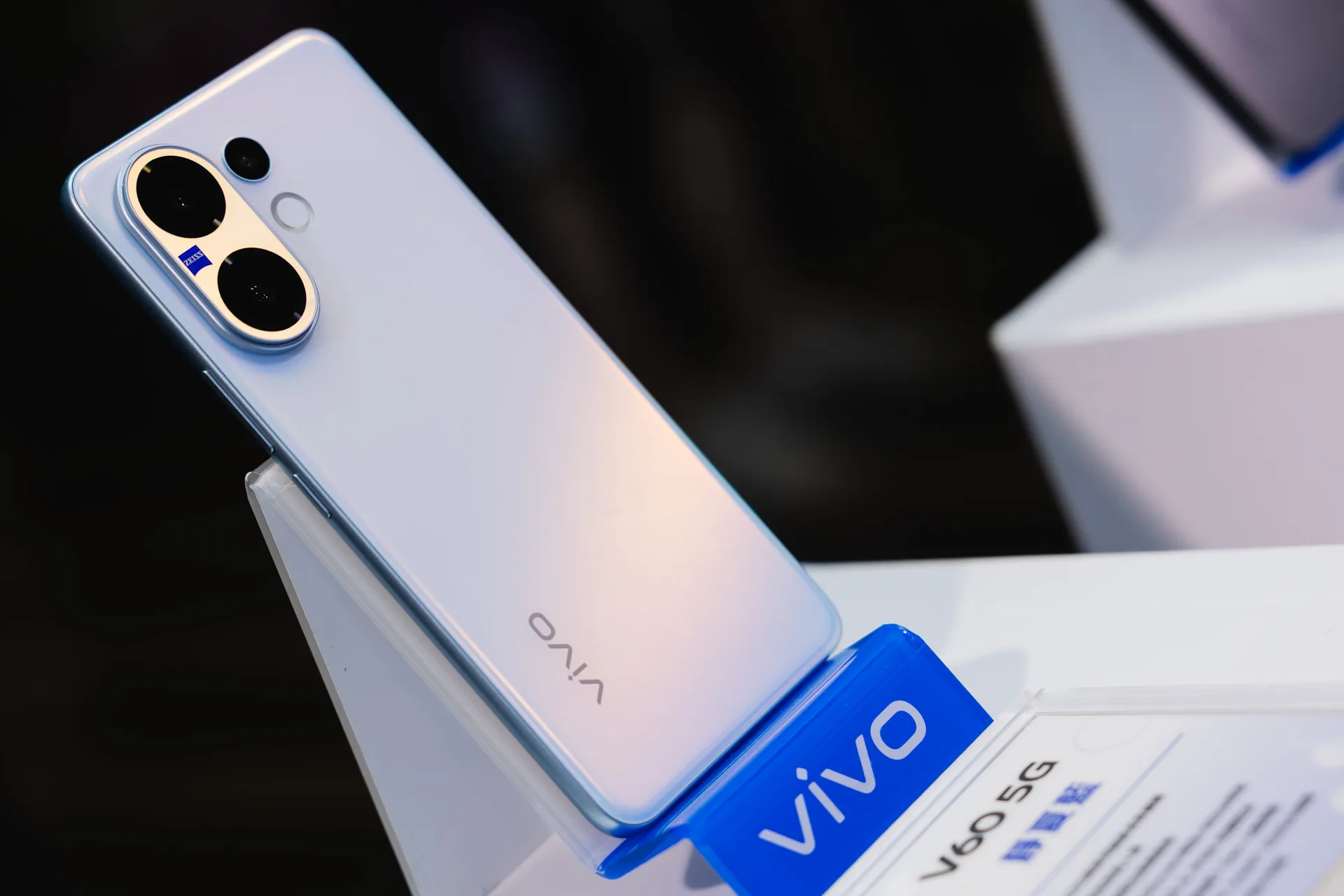 IMG 3412 vivo V60 台灣發表:蔡司潛望長焦下放、聯名 POP MART ZSIGA IMG 3412