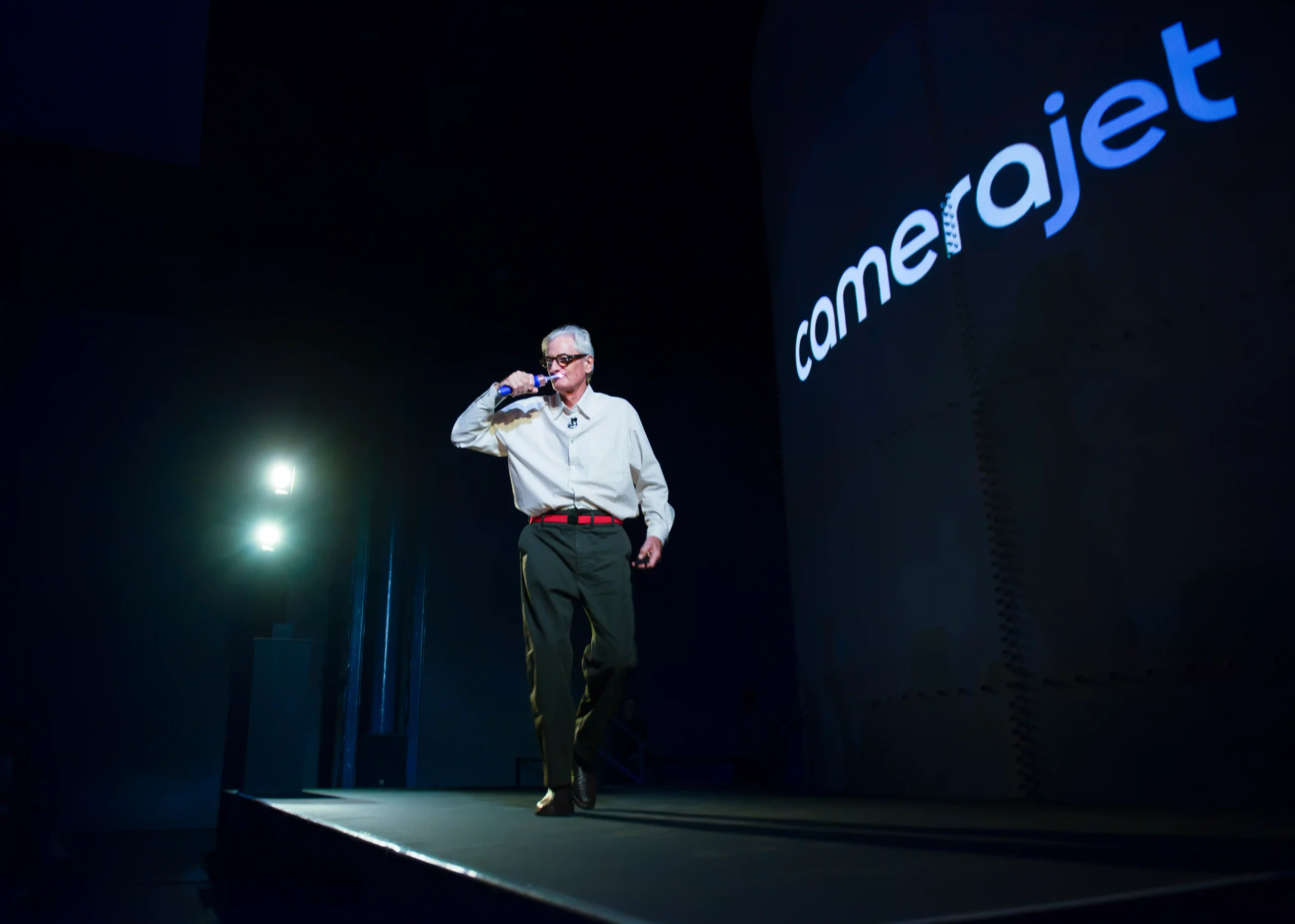 Dyson CameraJet™ 電動牙刷全球發表！首創鏡頭辨識齒縫，沖刷漱三合一登台 JD CAMERAJET SELECTS 01 scaled