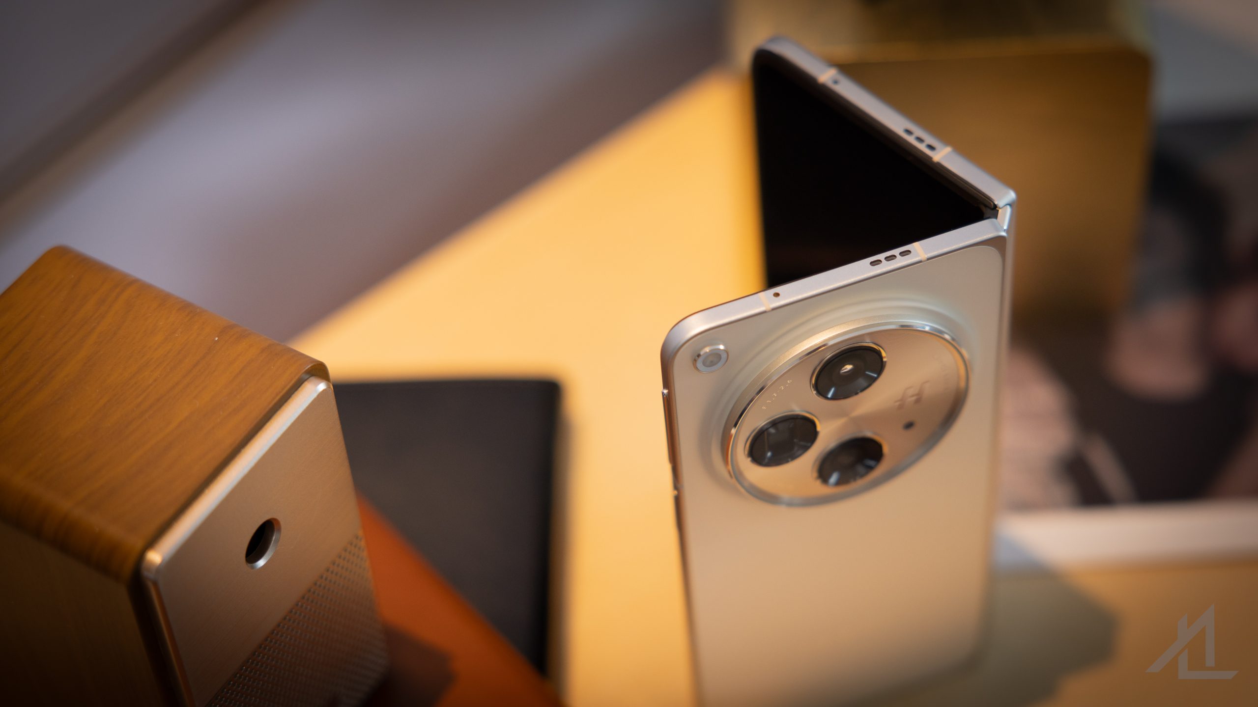 OPPO Find N3 白 上方 scaled 【新聞】台灣大摺疊手機新選摺 OPPO Find N3 / N3 Flip 登台 OPPO Find N3 白 上方 scaled