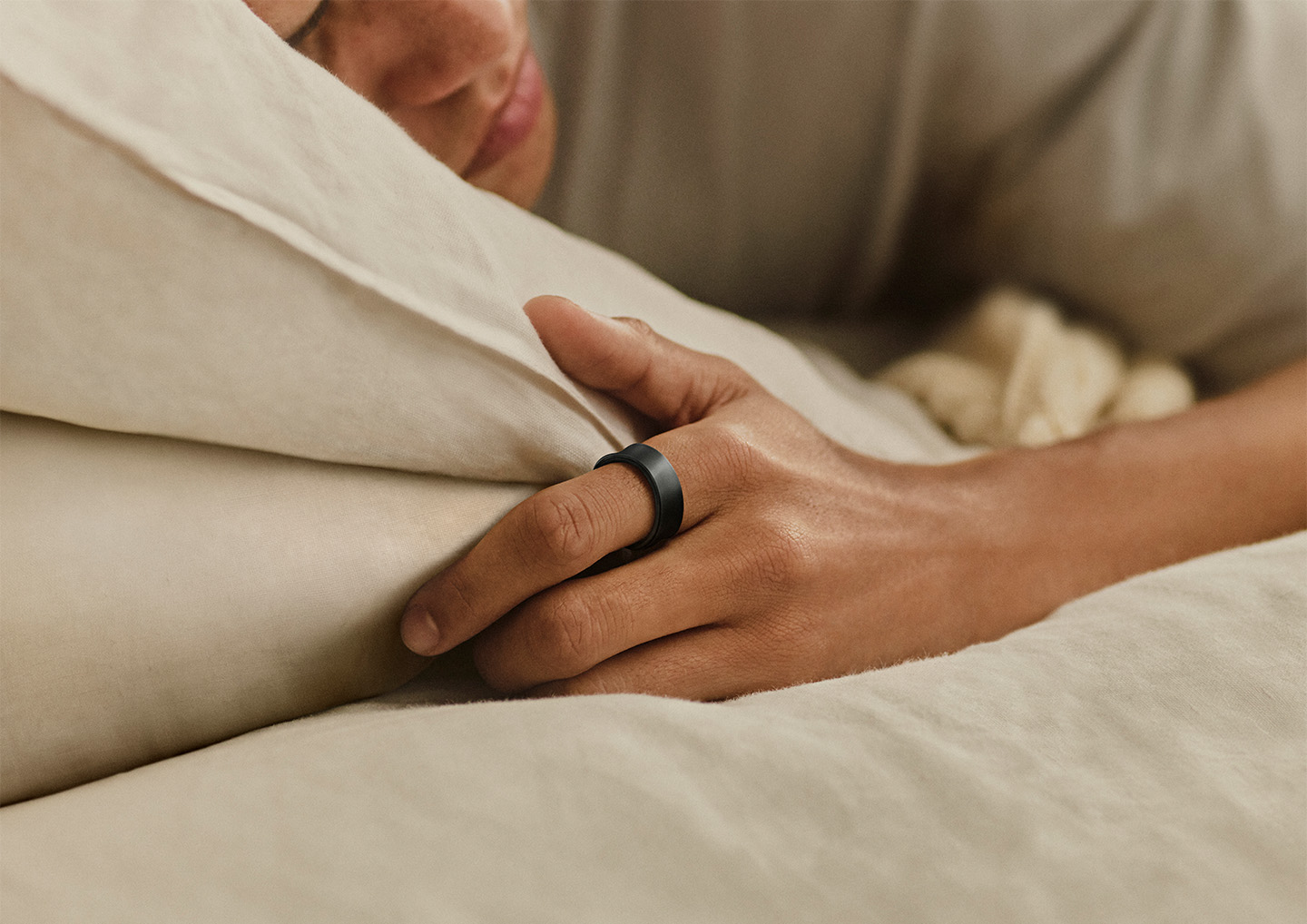 三星 Galaxy Ring 驚艷登場：鈦金屬、7 天續航、睡眠運動全監測 Samsung Mobile Galaxy Unpacked 2024 Galaxy Wearables dl3