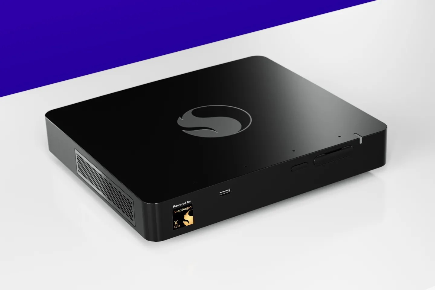 高通推 Windows on Arm 開發者套件，加速 Copilot+ PC 發展 Snapdragon Dev Kit for Windows Front