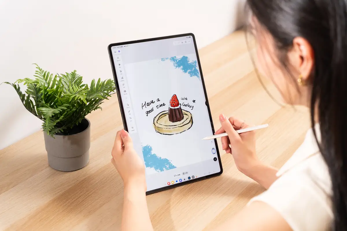 Galaxy Tab S12 系列首度預載 Adobe Photoshop