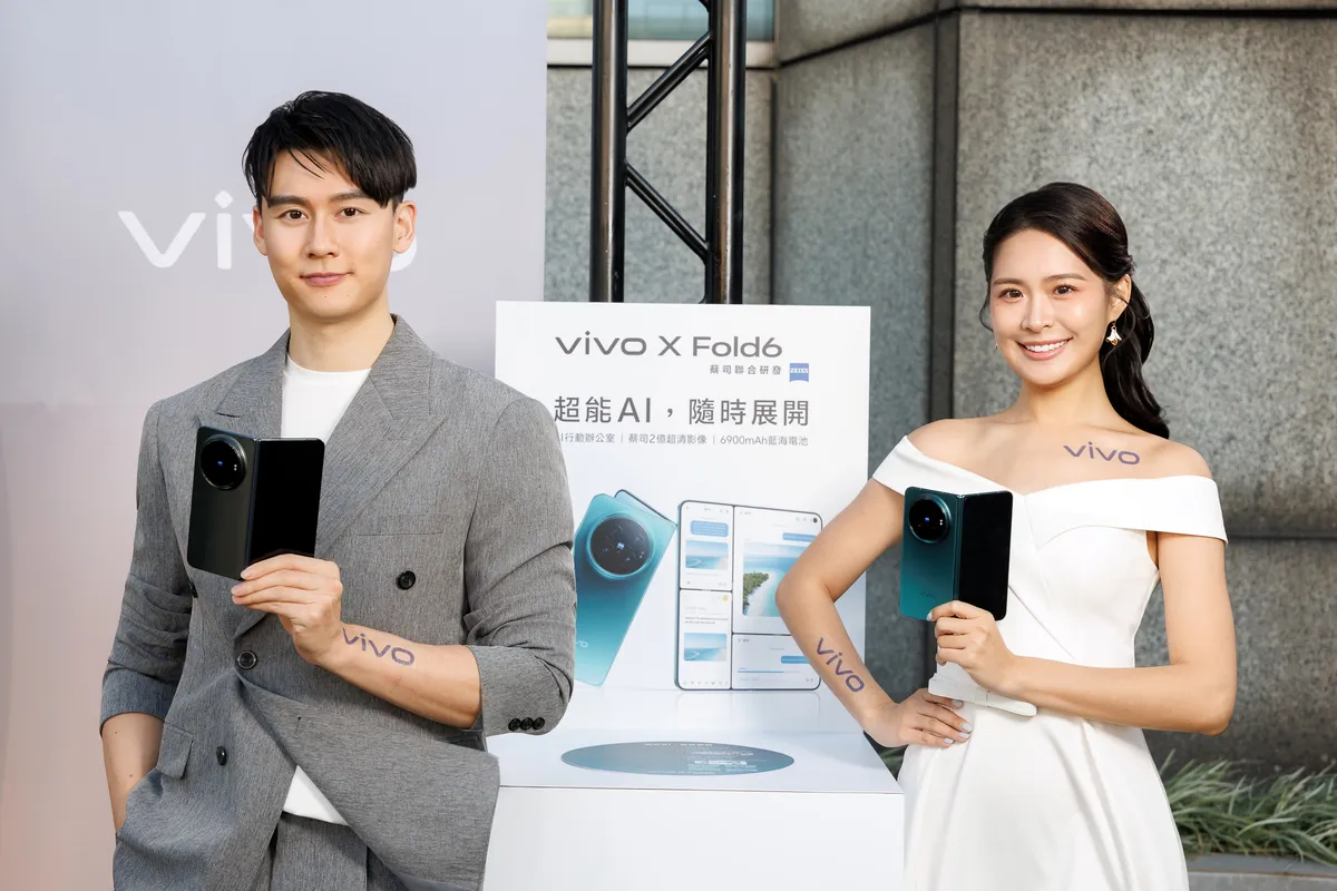 vivo X Fold6 6.51 吋外螢幕與 8.02 吋內螢幕
