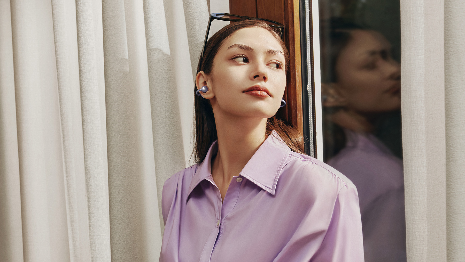 HUAWEI 推出 WATCH GT 4 新顏色及首款開放式 TWS 耳機 【HUAWEI 發稿照5】HUAWEI FreeClip適合日常、辦公、運動等多場景使用，全天候佩戴輕鬆舒適 使用情境圖