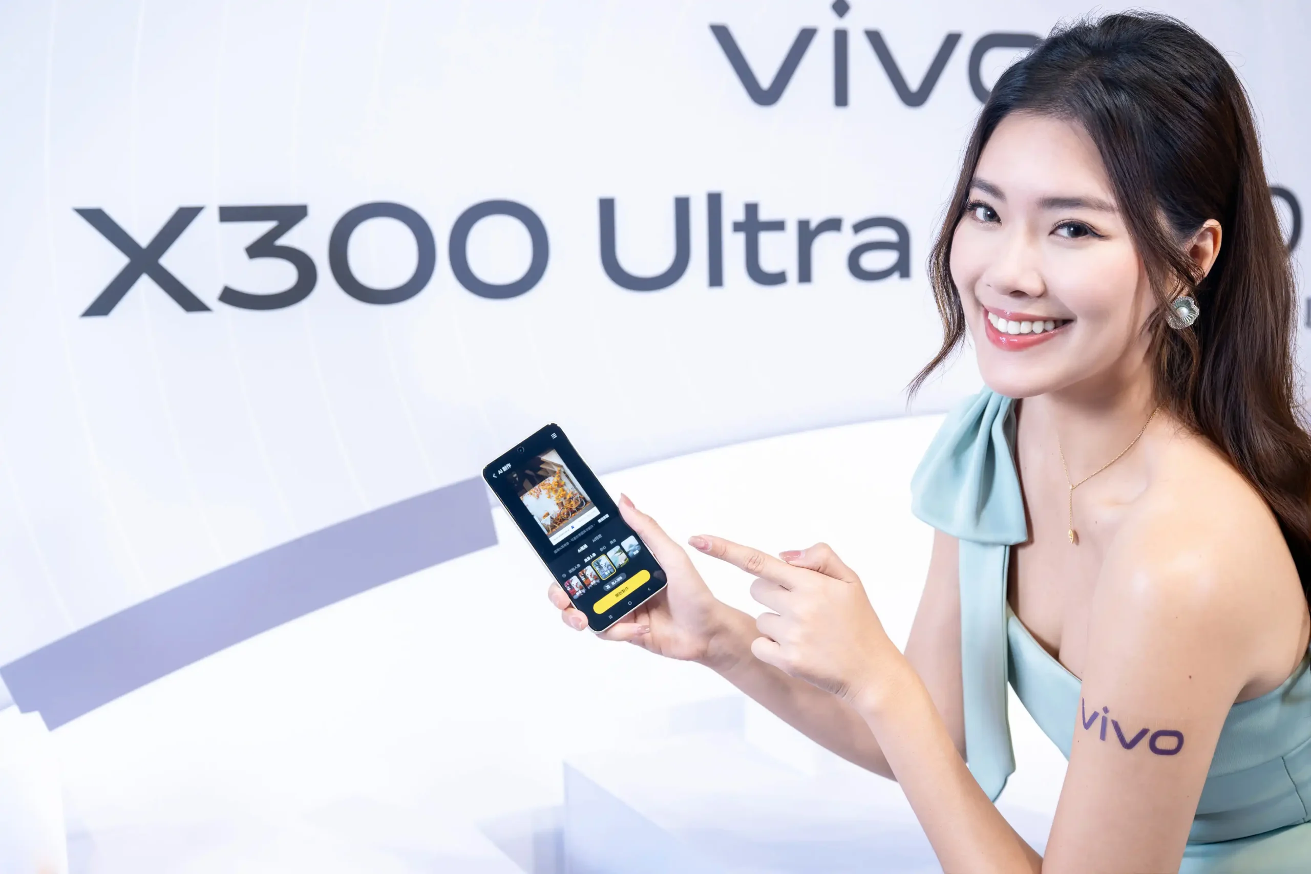vivo X300 Ultra 正式登台！雙兩億蔡司鏡頭＋口袋攝影機規格，預購最高折 $5,000 【vivo新聞照片07】X300 Ultra搭載AI創作相機，內建多達30種創意效果，讓創作者在不同環境下，能快速取得合適且一致的影像表現。 scaled