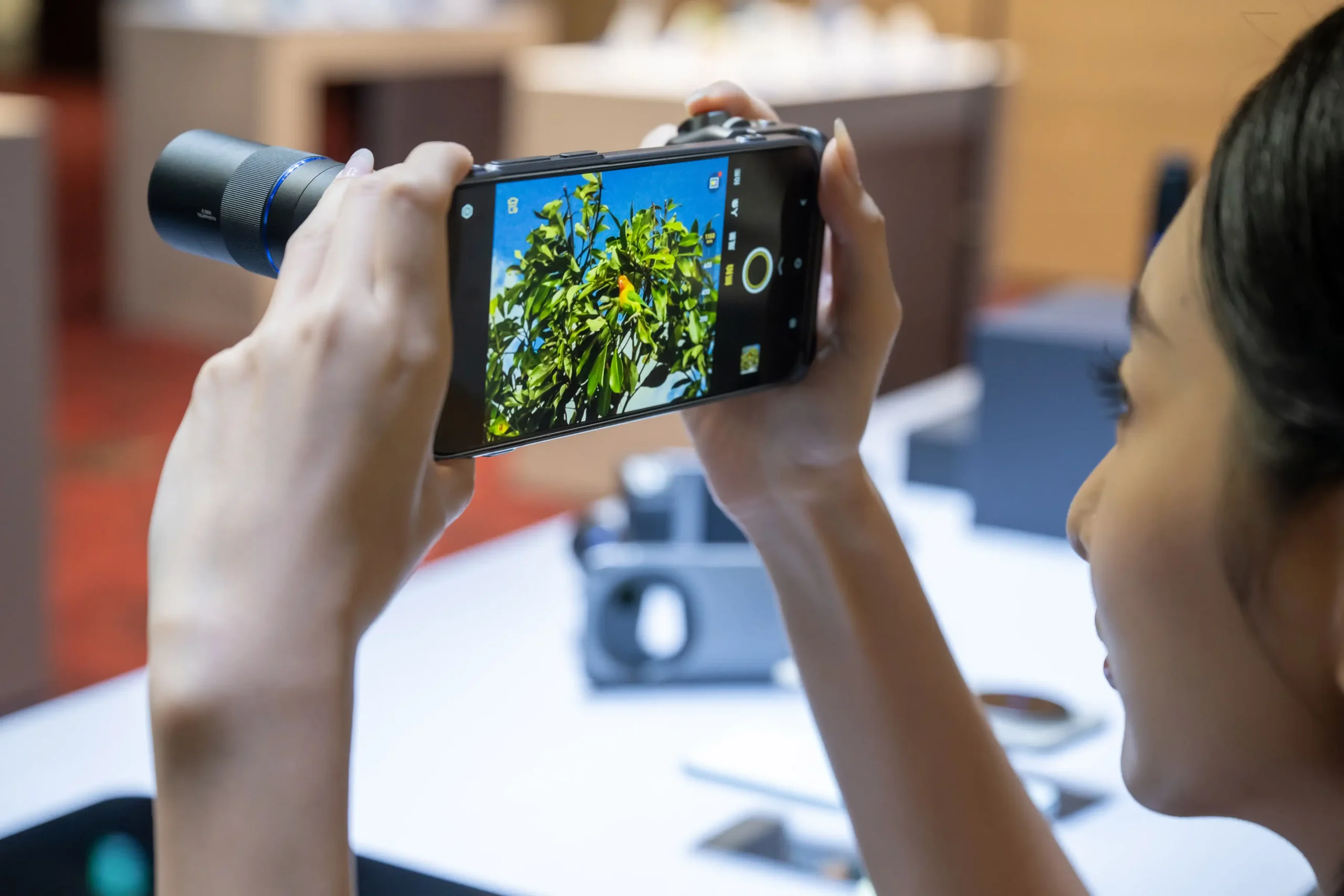 vivo X300 Pro / X300 台灣上市懶人包，最低入手只要千元 【vivo新聞照片5】vivo影像超能效NPU區域進一步賦予X300系列精準且疾速的追焦能力，在追焦、對焦與長焦捕捉上達到「快、準、清」的專業水準。 scaled