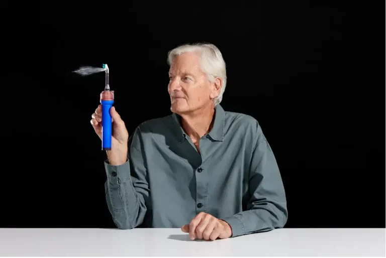 Dyson CameraJet™ 電動牙刷全球發表！首創鏡頭辨識齒縫，沖刷漱三合一登台 【新聞圖片1】