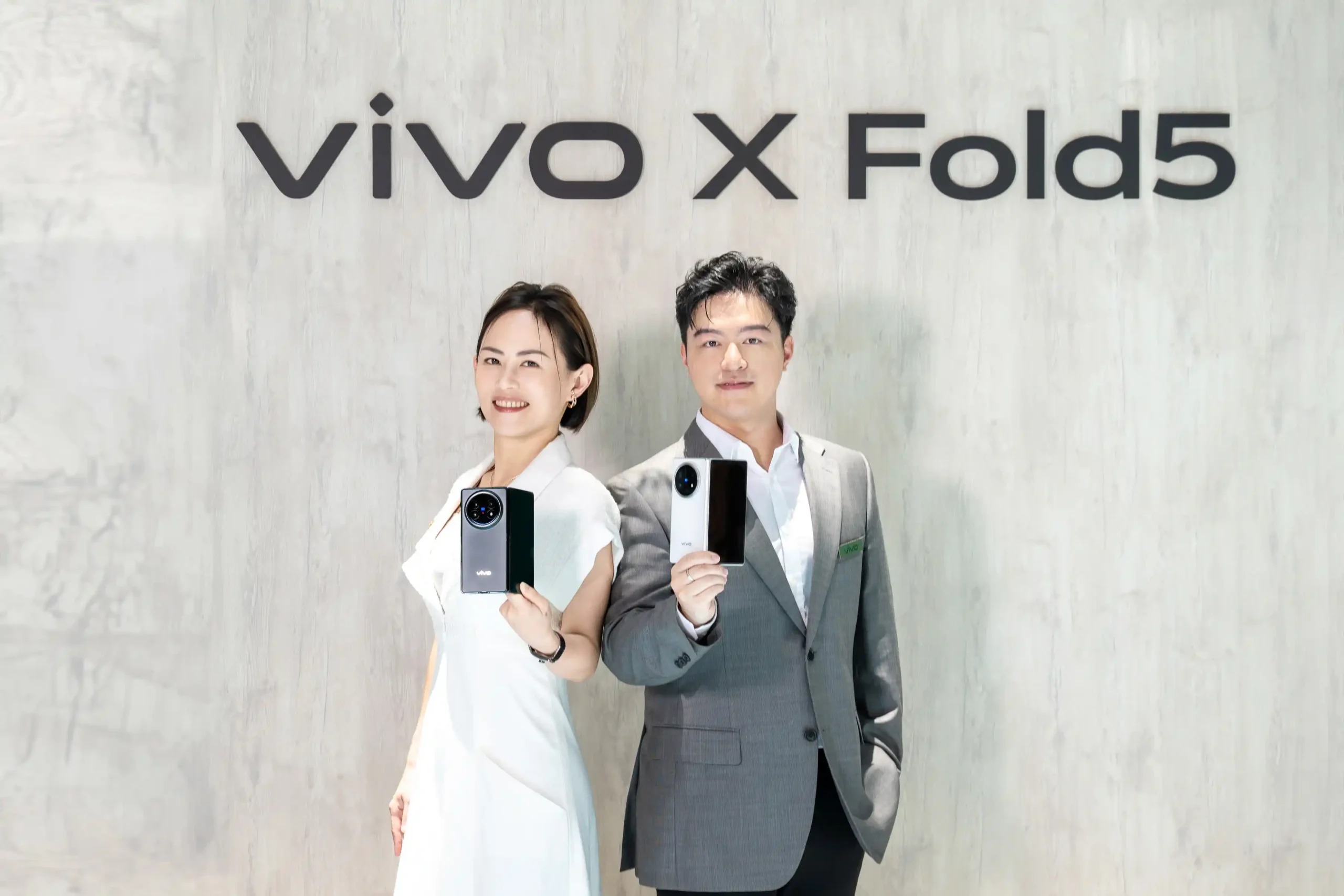 誠意滿滿！vivo X Fold5 向星蘋致敬，舊換新不到三萬即可入手 【新聞照片01】vivo X Fold5即日起正式開放預購，貼心提供原廠延長保固一年與保護殼膜大全配組合，更致力突破價格門檻提供消費者各式優惠組合。 scaled