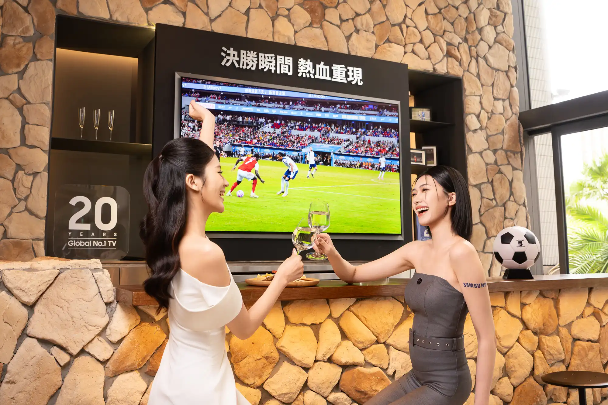 【新聞照片05】AI專業足球模式可自動優化球賽影像與聲音表現 三星 2026 AI 智慧顯示器全系列登場:Micro RGB、OLED、Neo QLED、小星機同步亮相,最大支援 115 吋巨幕 【新聞照片05】AI專業足球模式可自動優化球賽影像與聲音表現