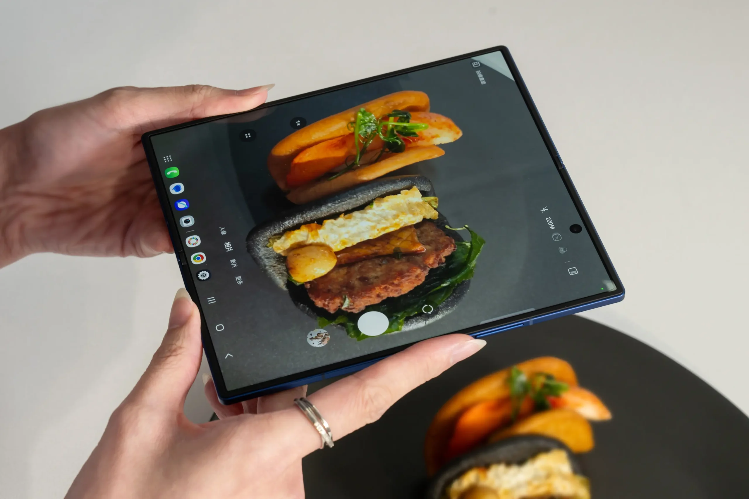 三星 618 購物節 Samsung AI Week 開跑，Galaxy S25 Ultra 71 折、電競螢幕萬元有找 【新聞照片05】Galaxy Z摺疊旗艦系列最高回饋超過18000元，輕鬆入手、展開多工效率的AI體驗 scaled