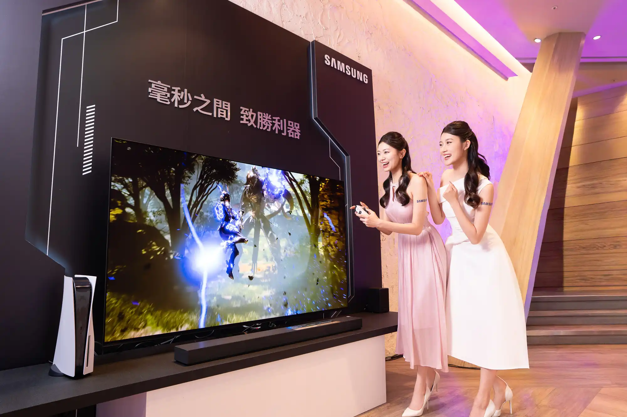 三星 2026 AI 智慧顯示器全系列登場：Micro RGB、OLED、Neo QLED、小星機同步亮相，最大支援 115 吋巨幕 【新聞照片07】三星OLED智慧顯示器採用自體發光技術，呈現無限對比與深邃黑色表現