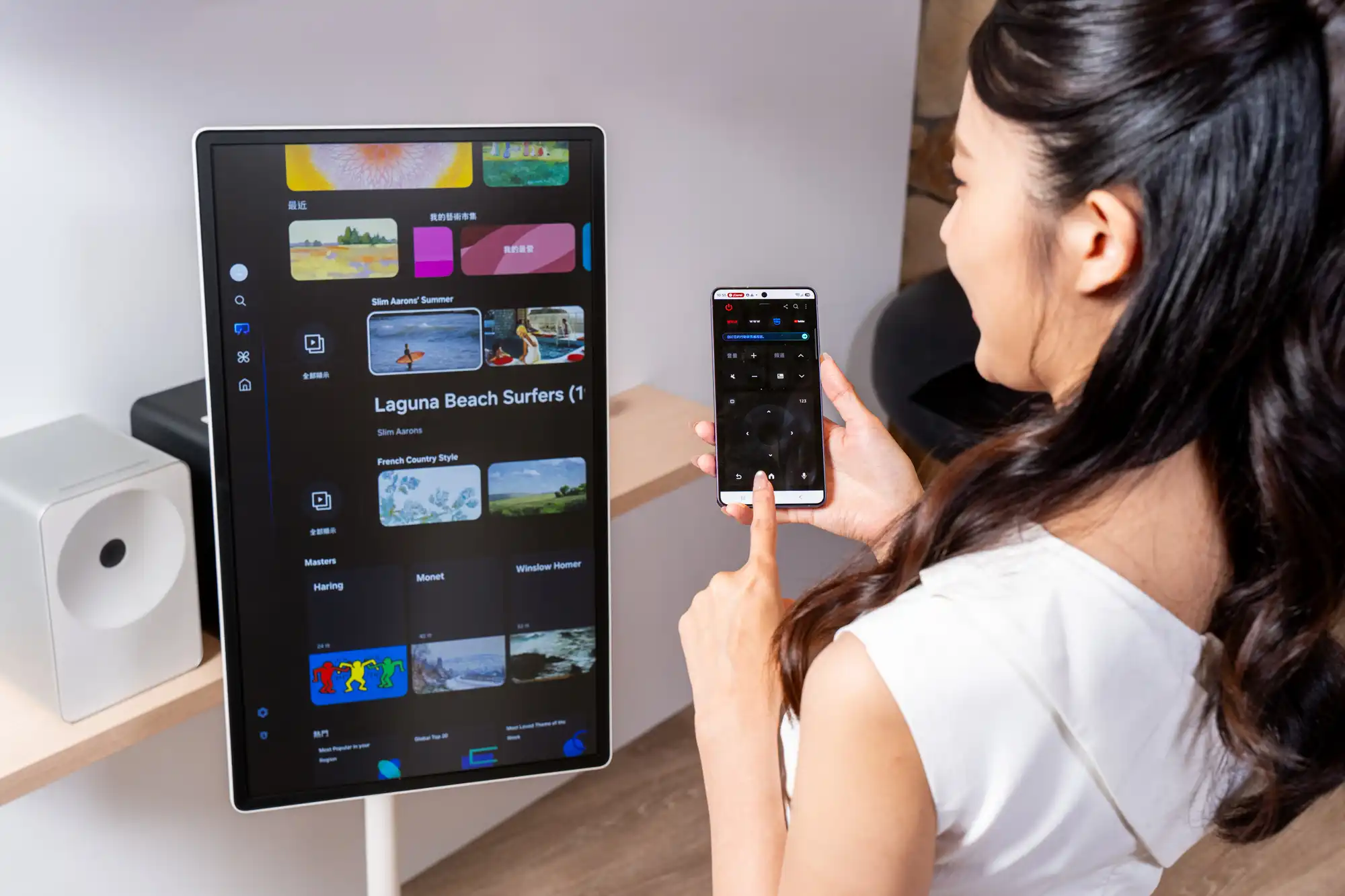 三星 2026 AI 智慧顯示器全系列登場：Micro RGB、OLED、Neo QLED、小星機同步亮相，最大支援 115 吋巨幕 【新聞照片11】The Movingstyle小星機使用如平板般直覺，亦可透過手機串聯直接操控