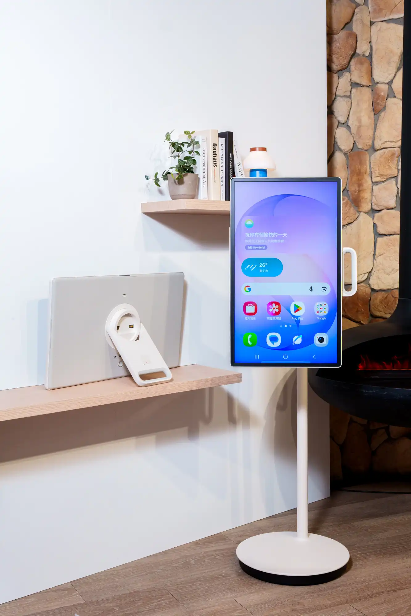 三星 2026 AI 智慧顯示器全系列登場：Micro RGB、OLED、Neo QLED、小星機同步亮相，最大支援 115 吋巨幕 【新聞照片12】三星引進全新The Movingstyle小星機，提供靈活不設限的娛樂體驗