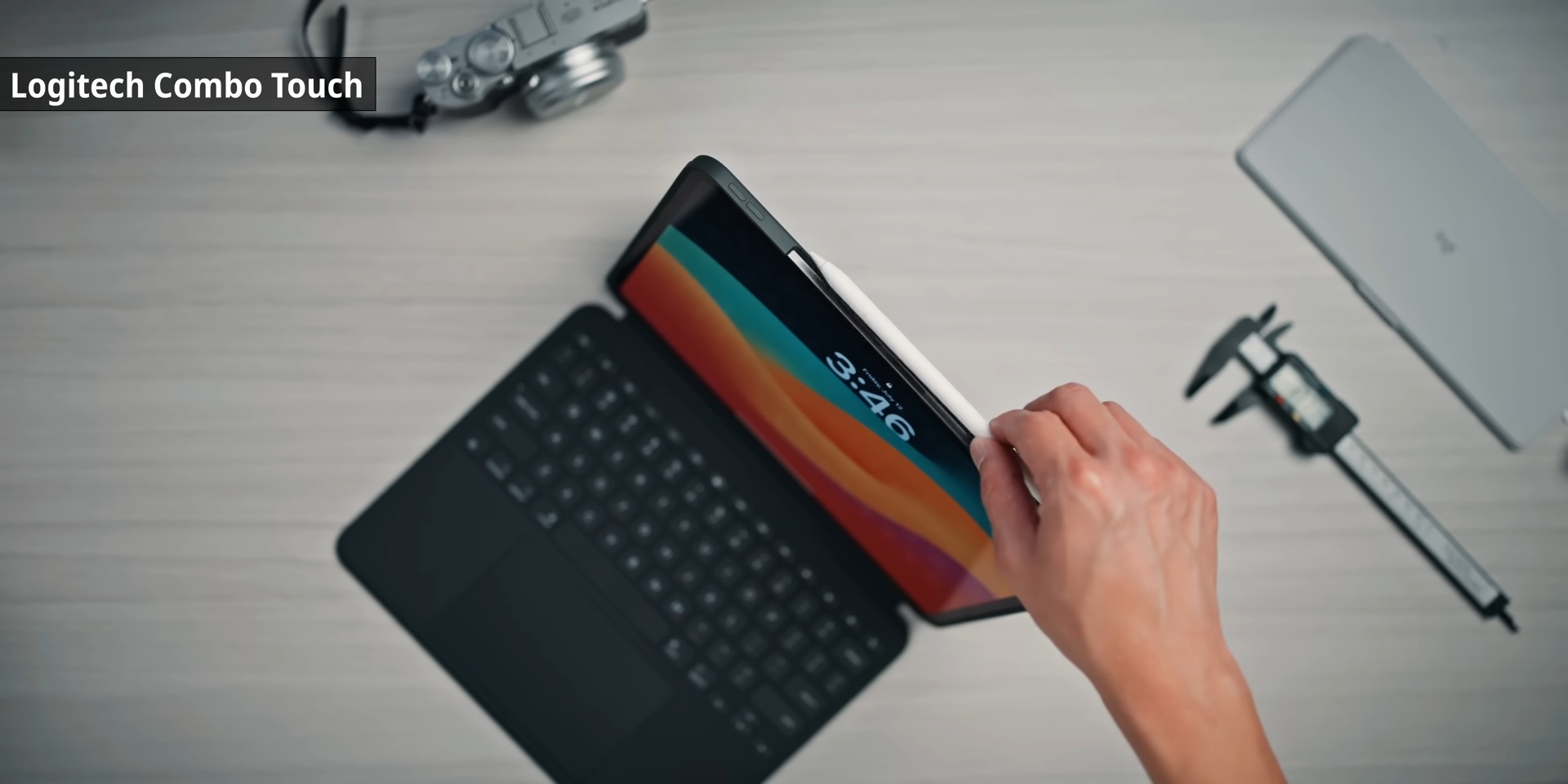Logitech Combo Touch vs. 蘋果巧控鍵盤：哪款更適合你？ 不要買錯：Apple 蘋果 VS Logitech 羅技，選適合你的！ 2 9 screenshot