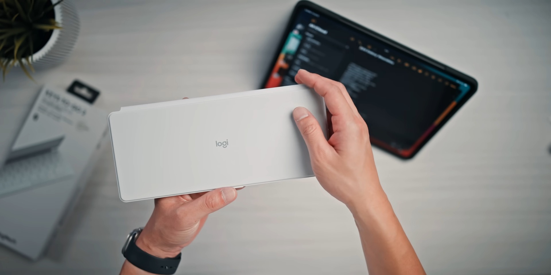 Logitech Combo Touch vs. 蘋果巧控鍵盤：哪款更適合你？ 不要買錯：Apple 蘋果 VS Logitech 羅技，選適合你的！ 7 4 screenshot