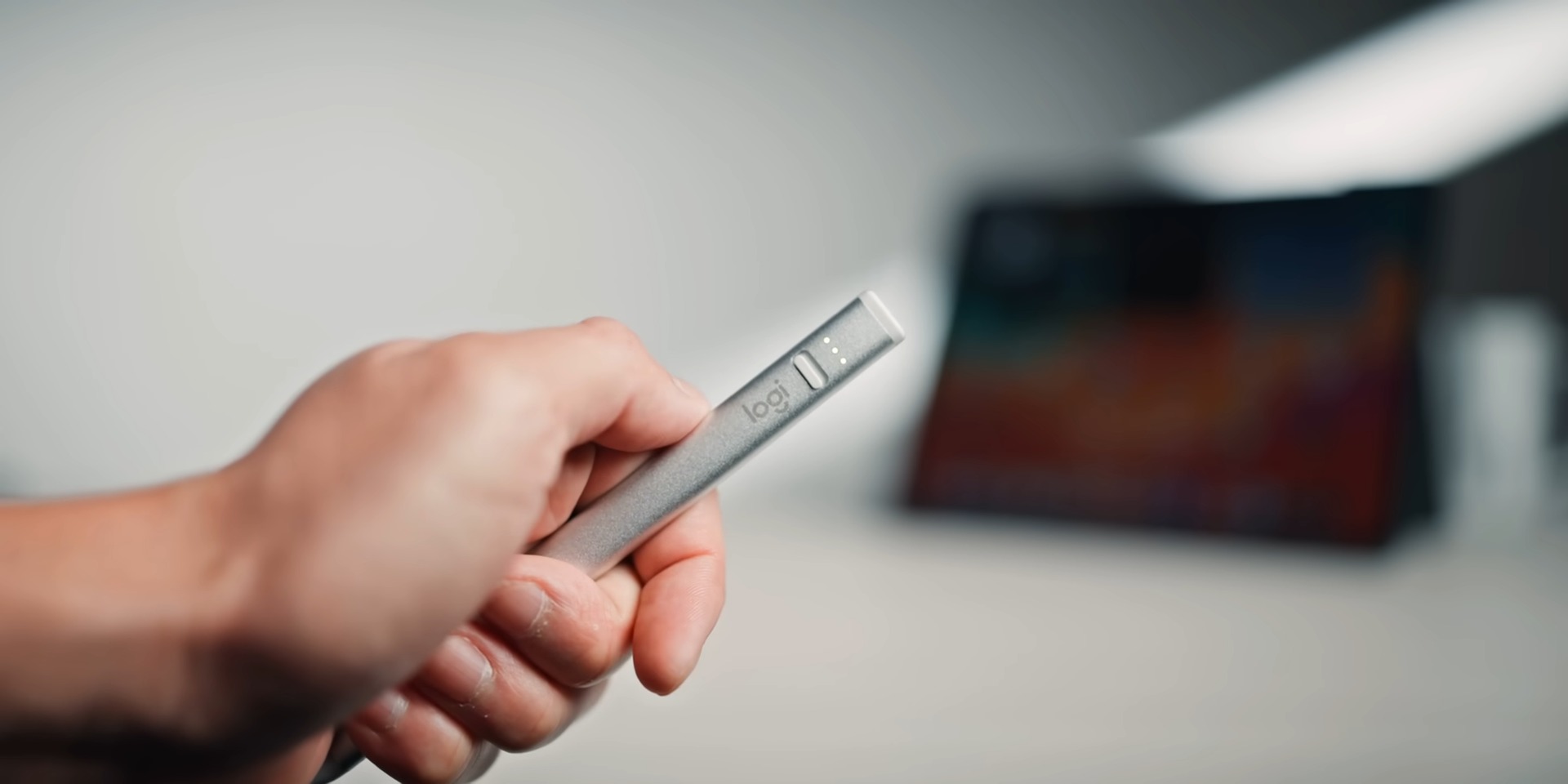 Logitech Combo Touch vs. 蘋果巧控鍵盤：哪款更適合你？ 不要買錯：Apple 蘋果 VS Logitech 羅技，選適合你的！ 9 18 screenshot
