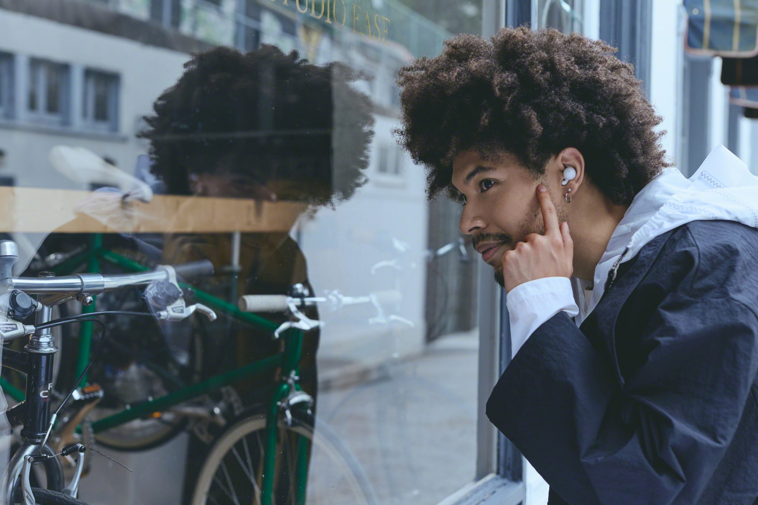 Sony 發表兩款全新的 LinkBuds 系列耳機，售價 NTD6,490 圖 7 LinkBuds系列搭載Sony獨創的智慧操控功能，廣域點擊操作帶來更便利直覺的智能操控 圖為LinkBuds Open scaled