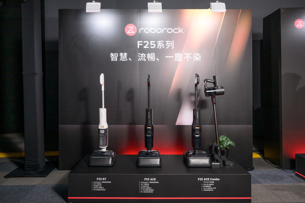 會撿垃圾、襪子的掃地機器人 Roborock Saros Z70 在台上市 大F25 ACE Combo是五合一的AI吸拖洗地機組合，內含二合一縫隙刷和長柄刷，只要簡單安裝就可在洗地機、吸塵器、除蟎機自由切換，滿足全屋清潔需求。