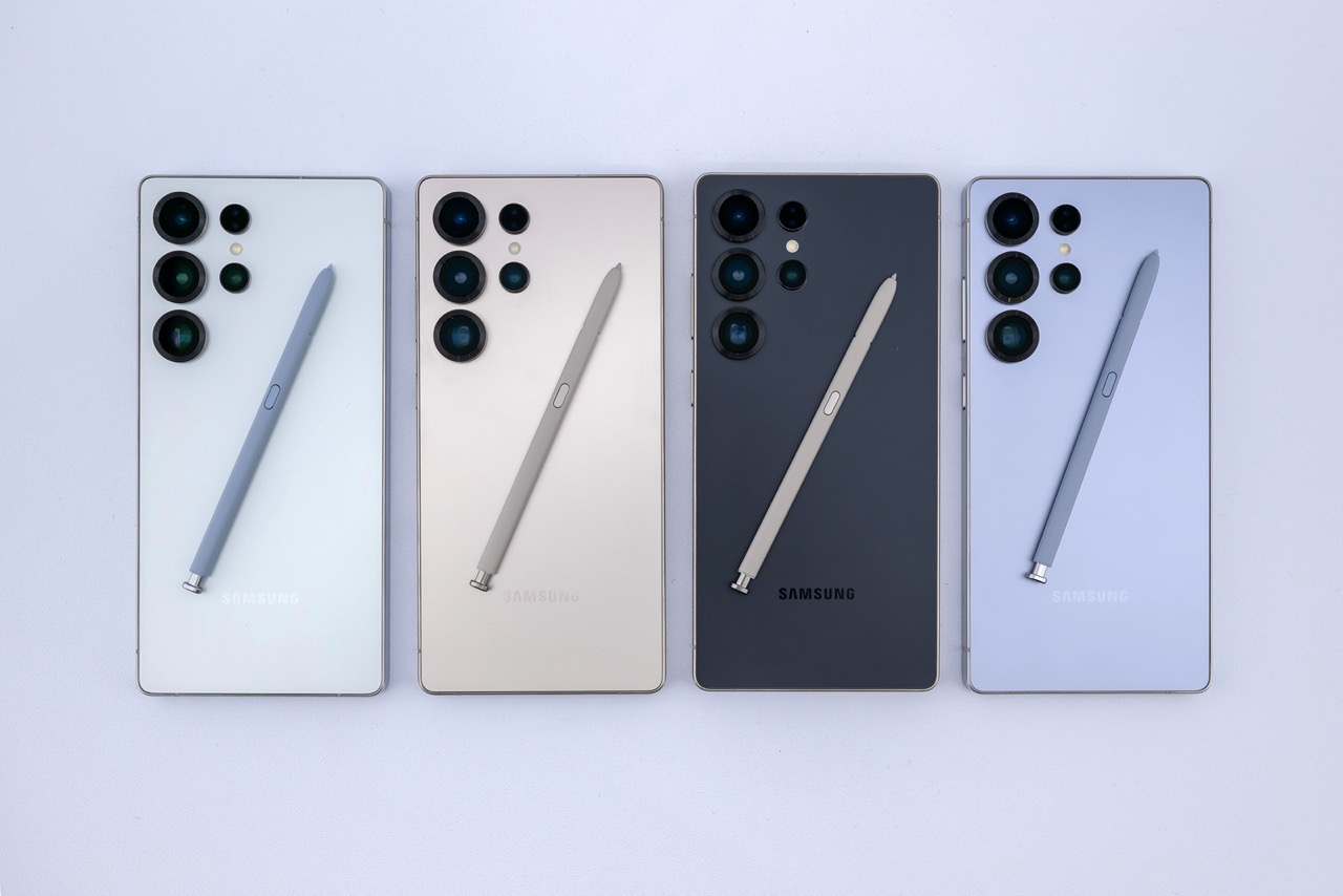 大Galaxy S25 Ultra 鈦銀、鈦灰、鈦黑、鈦空藍 三星 Galaxy S25 旗艦系列正式在台上市:售價、預購方案一次看 大Galaxy S25 Ultra 鈦銀、鈦灰、鈦黑、鈦空藍