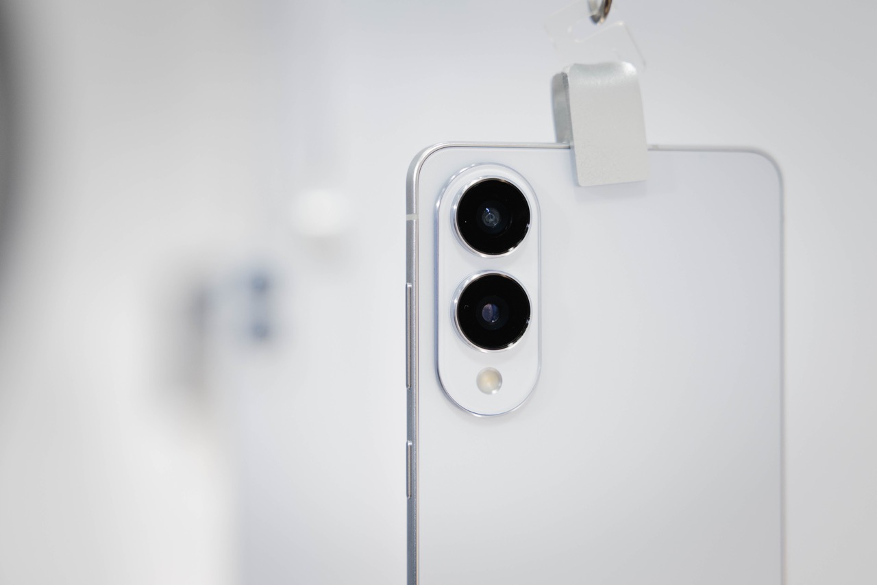 大IMG 3023 Galaxy S25 Edge 採鈦金屬機身僅 5.8mm,售價 NTD37900 起 大IMG 3023