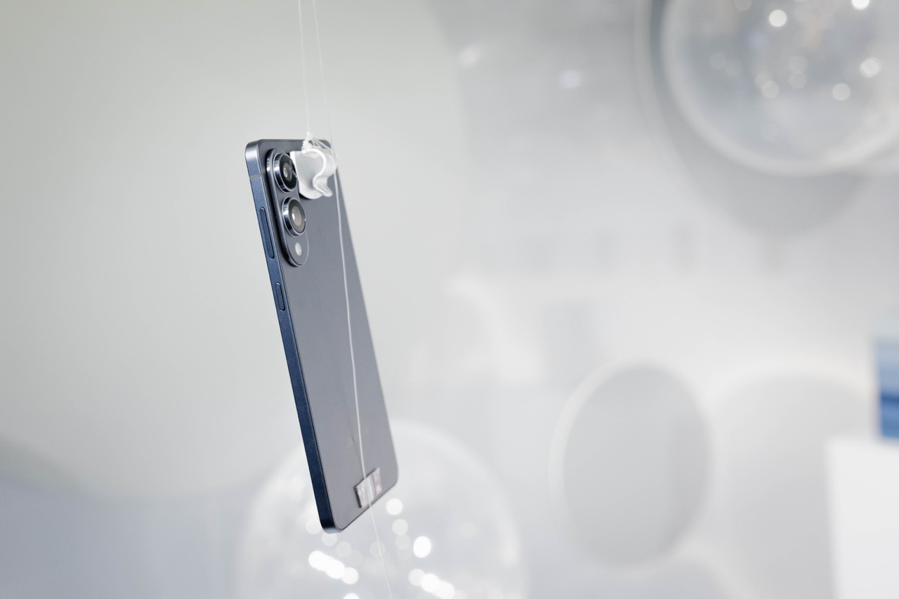 大IMG 3027 Galaxy S25 Edge 採鈦金屬機身僅 5.8mm,售價 NTD37900 起 大IMG 3027