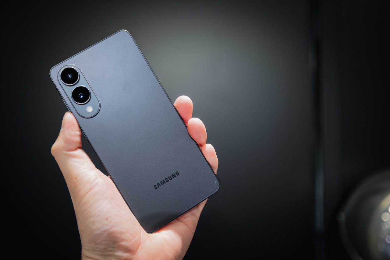 大IMG 3034 Galaxy S25 Edge 採鈦金屬機身僅 5.8mm,售價 NTD37900 起 大IMG 3034