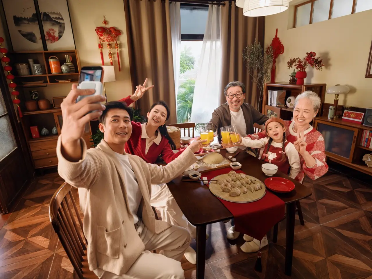 後鏡自拍神器！Insta360 推出 Snap 手機自拍螢幕，還有補光燈版本 大Insta360 Snap Lifestyle Images 18