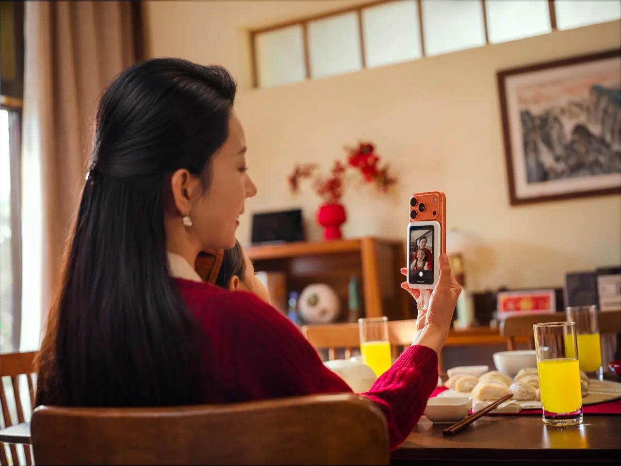 後鏡自拍神器！Insta360 推出 Snap 手機自拍螢幕，還有補光燈版本 大Insta360 Snap Lifestyle Images 25