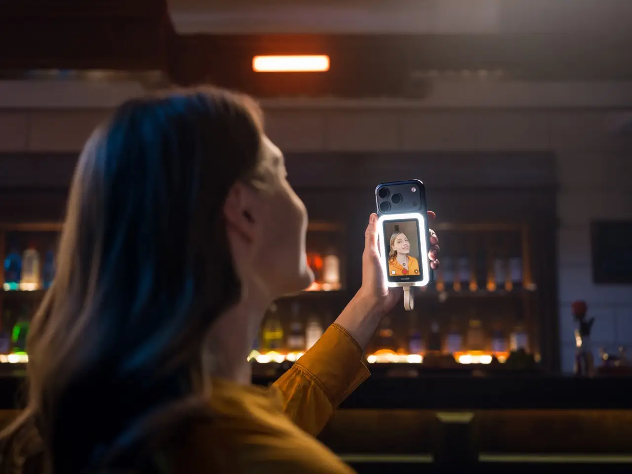 後鏡自拍神器！Insta360 推出 Snap 手機自拍螢幕，還有補光燈版本 大Insta360 Snap Lifestyle Images 30