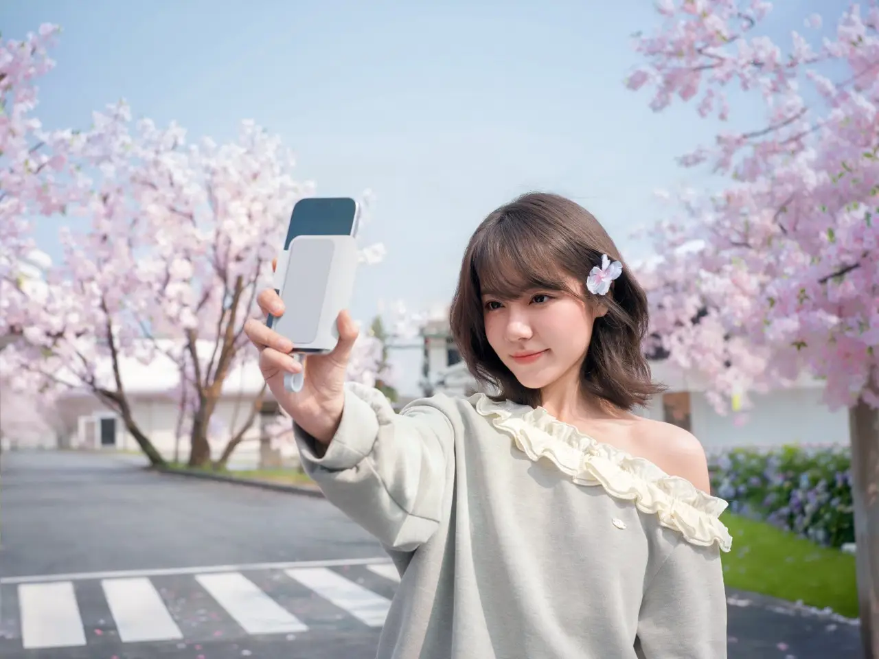 後鏡自拍神器！Insta360 推出 Snap 手機自拍螢幕，還有補光燈版本 大Insta360 Snap Lifestyle Images 33