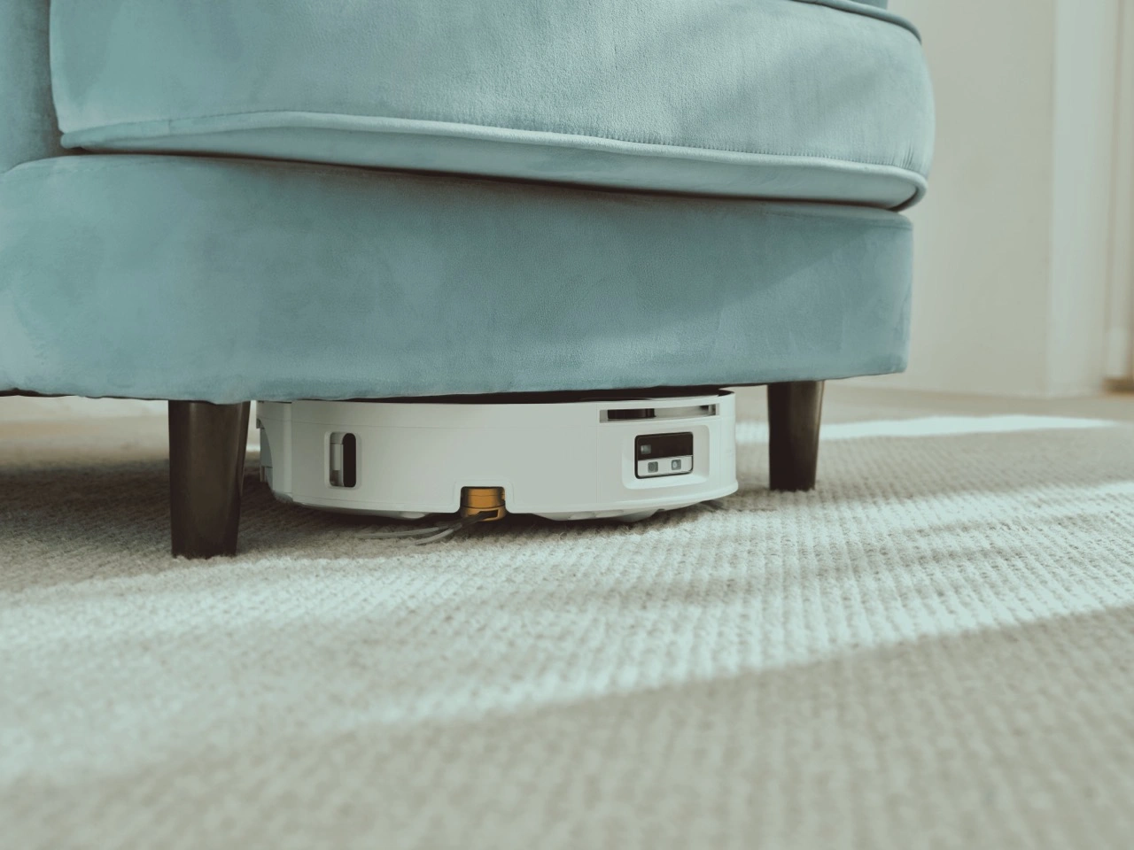 Roborock Qrevo Edge 2 Flow 在台上市：8.98 公分超薄機身、首賣價 25,980 元 大Roborock 石頭科技全新超薄滾筒活水掃拖機器人 Qrevo Edge 2 Flow「搖滾天王」，8.98公分超薄機身突破滾筒掃拖限制