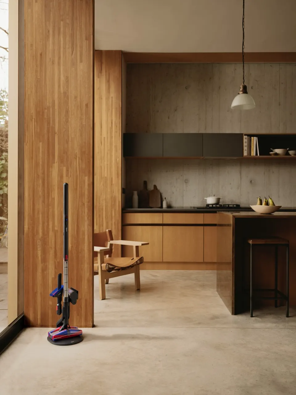 Dyson PencilVac™ Fluffycones 「鉛筆吸塵器」纖巧登台 大圖4 1：PencilVac™ Fluffycones鉛筆吸塵器以簡約時尚的設計風格，獨特美學完美融入現代居家空間。