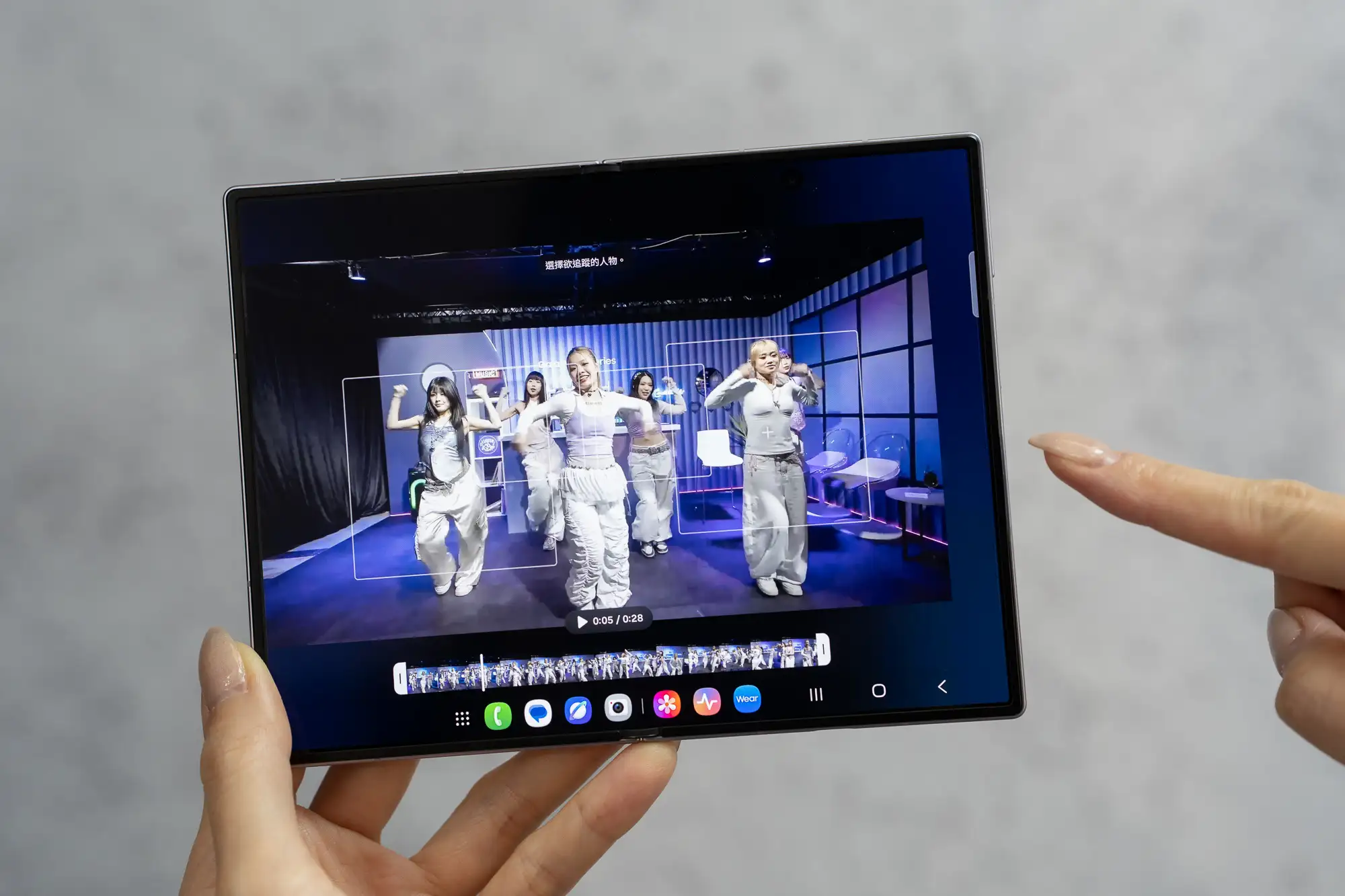 三星 Galaxy Z Fold8 Ultra、Fold8、Flip8 發表：三款摺疊新機有哪些升級？ 專屬聚焦（My FanCam）可自動追蹤指定拍攝主體，並智慧調整影片構圖與比例，無需繁瑣的手動剪輯，就能快速生成適合社群分享的影片